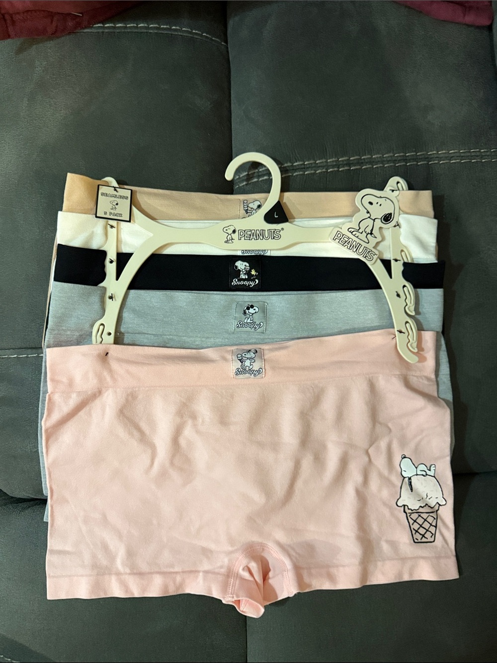 Peanuts women’s Boyshort underwear 5-Pack -Pink, Gray, Black, Cream and white